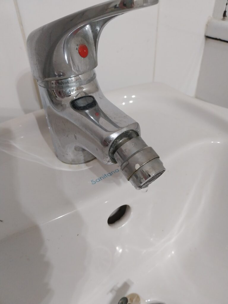 Autoclismos, torneiras e loiças pelo Canalizador na Linha